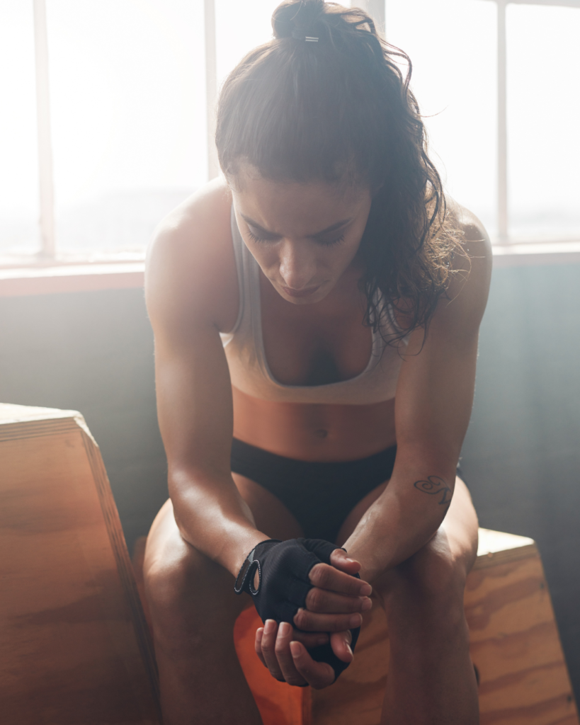 mujer entrenando sin ver resultados entrenamiento femenino